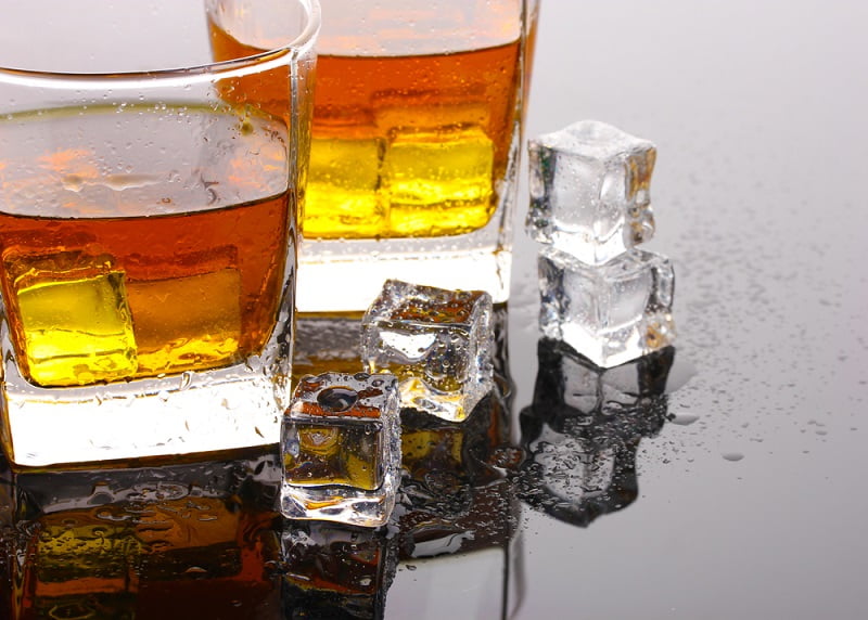 лёд в стакане