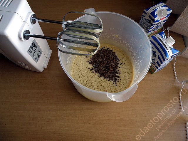 Добавить кофе растворимый. пошаговое фото этапа приготовления ликера Бейлиз