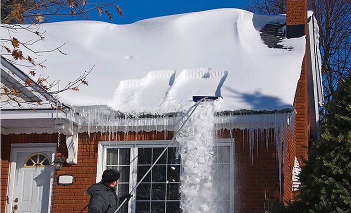 как легко убрать снег с крыши