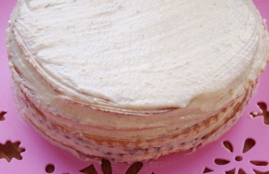 приготовление сметанного торта на сковороде