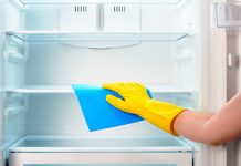 Избавиться от запаха в холодильнике